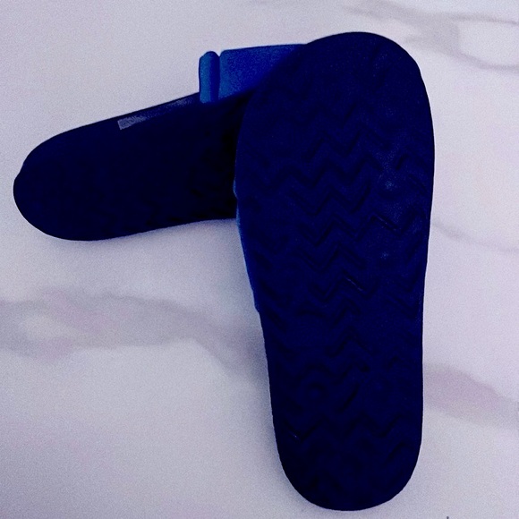 NWOT Children’s Place Game Mode kids flip flops US 2y - Picture 4 of 4